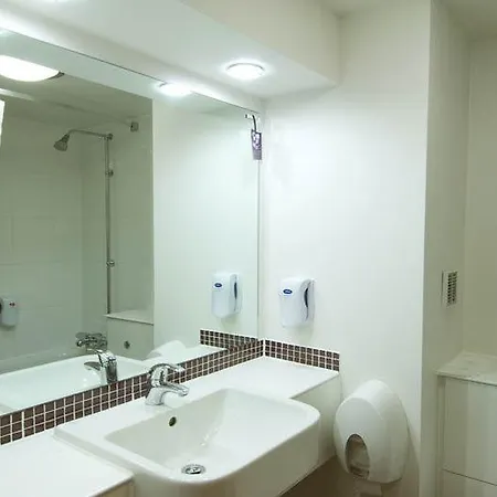 Premier Bristol East Emersons Hotel 3*